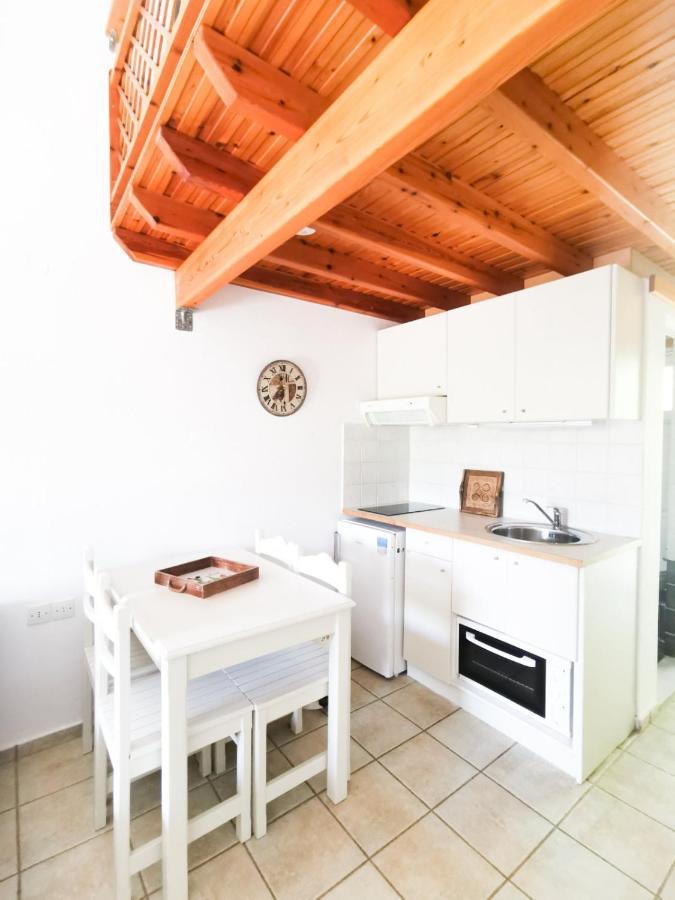 Haris Apartments Кукунаріес Екстер'єр фото